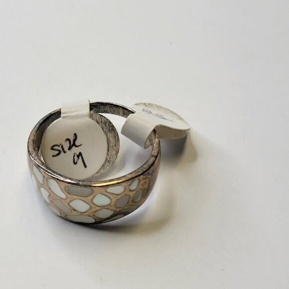 Vintage Silver and Mother of Pearl Ring Size 9 - Picture 8 of 15